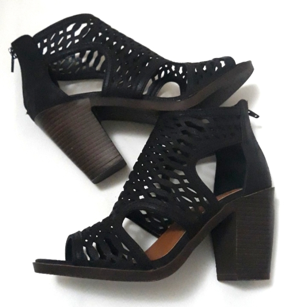Jellypop Black Peep Toe Caged Style Cut Out/Chunky Heels Sz. 6M